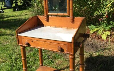 table de toilette poupée